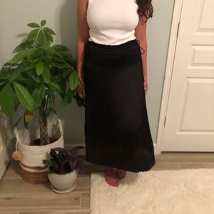 Rachel Zoe black pleated satin skirt. Size L. $35